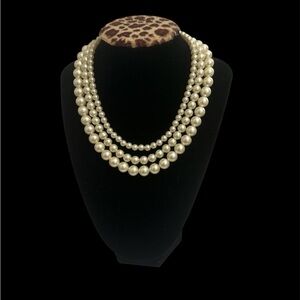 Classic Triple Strand Vintage Pearl Necklace silver color closure